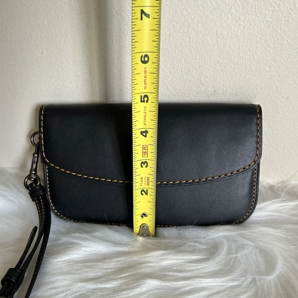 Coach Glovetanned Leather Black Wristlet Clutch GOOD